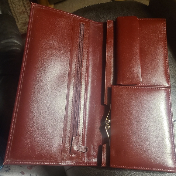 BEAUTIFUL WALLET WITH NO TAGS OF DESIGNER IDENTIFICATION CLASSY NOTEWORTHY FUN - Picture 3 of 5